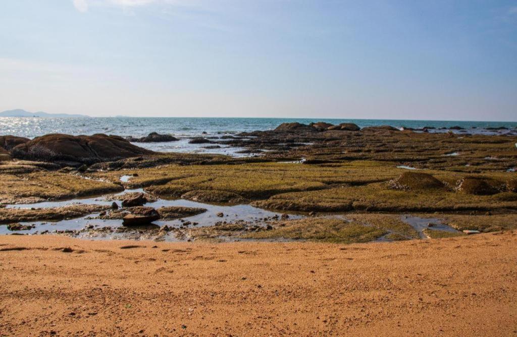 Bua Tara Resort Nong Prue Bagian luar foto