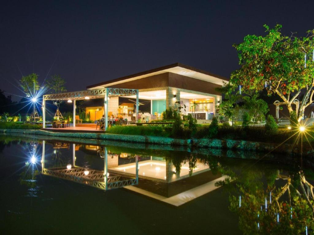 Bua Tara Resort Nong Prue Bagian luar foto