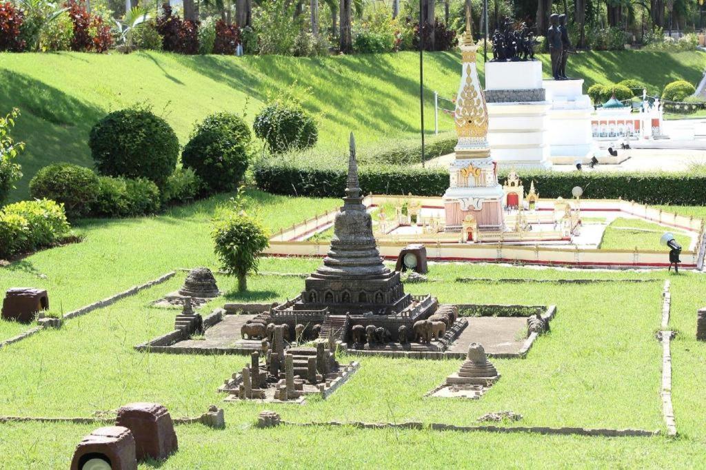 Bua Tara Resort Nong Prue Bagian luar foto