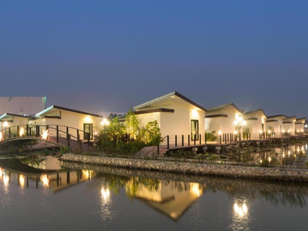 Bua Tara Resort Nong Prue Bagian luar foto