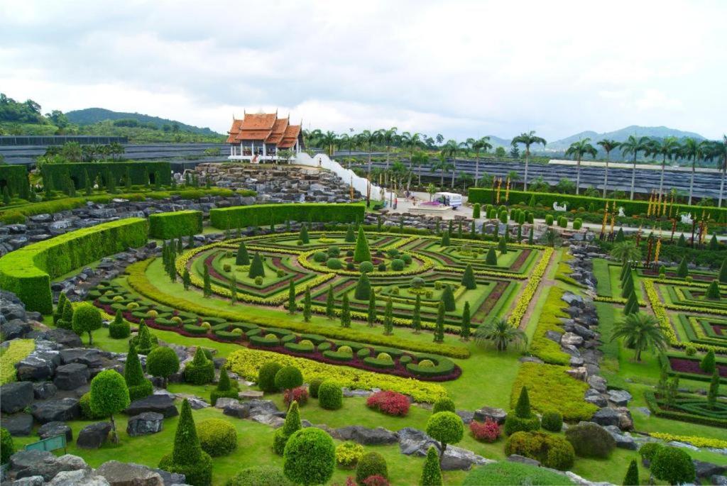 Bua Tara Resort Nong Prue Bagian luar foto