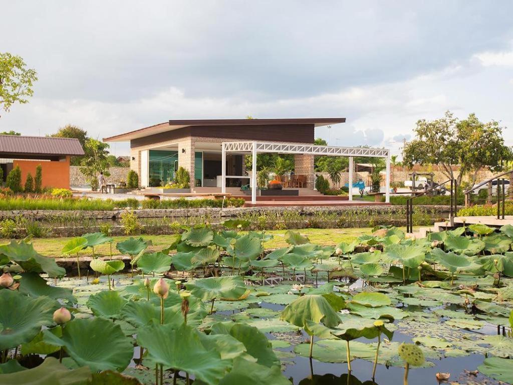 Bua Tara Resort Nong Prue Bagian luar foto