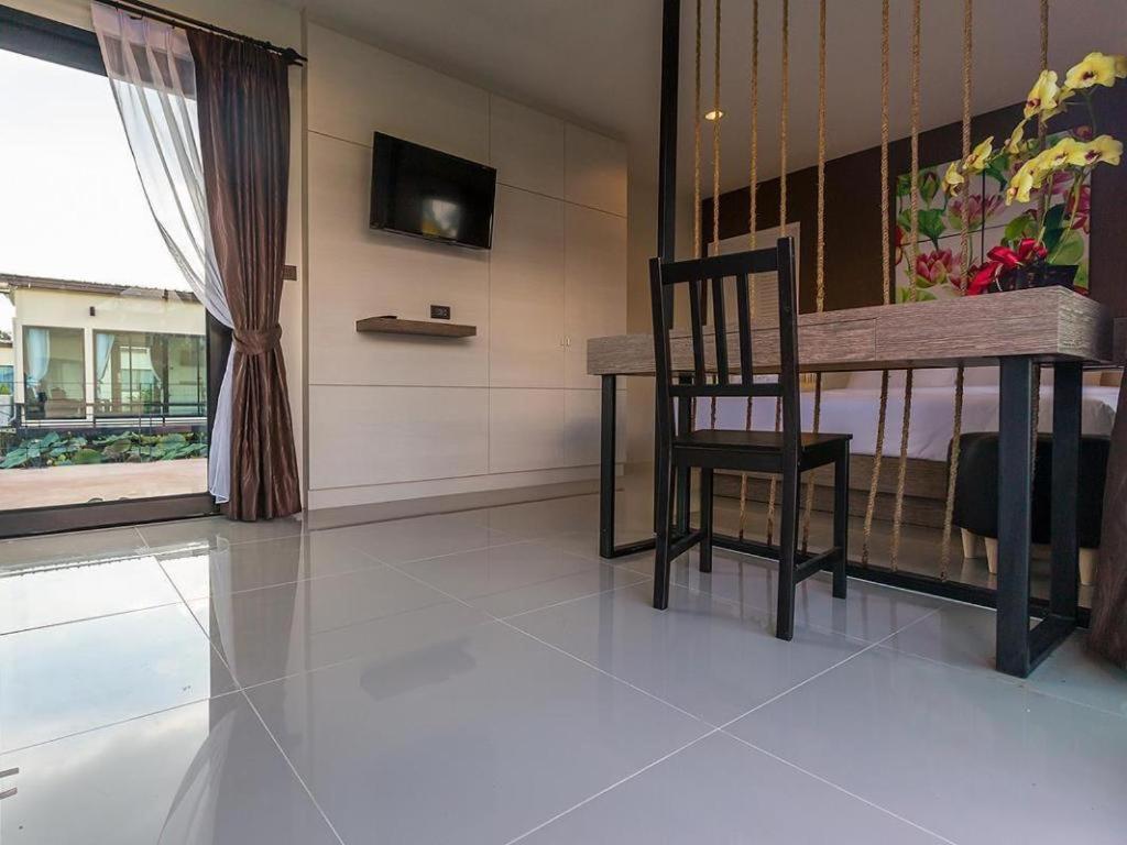 Bua Tara Resort Nong Prue Bagian luar foto