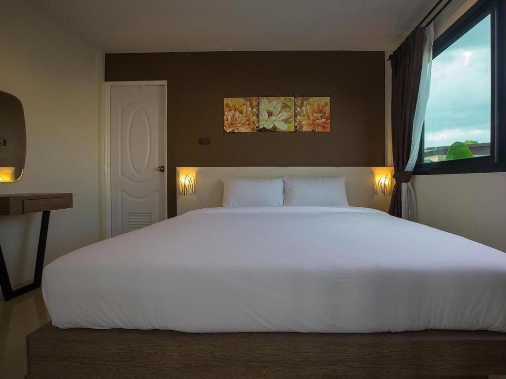 Bua Tara Resort Nong Prue Bagian luar foto
