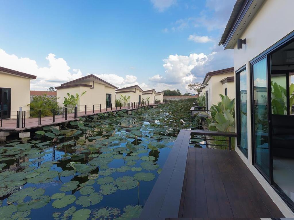 Bua Tara Resort Nong Prue Bagian luar foto