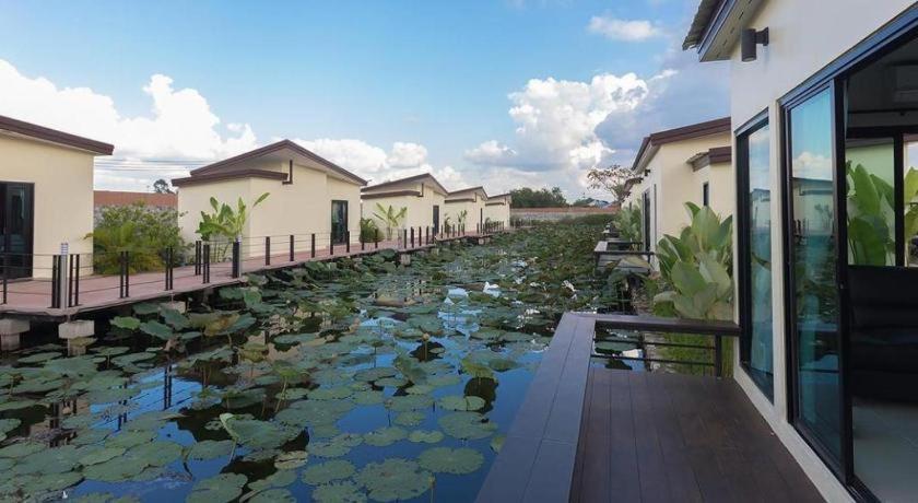 Bua Tara Resort Nong Prue Bagian luar foto