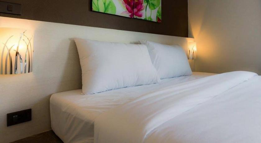 Bua Tara Resort Nong Prue Bagian luar foto