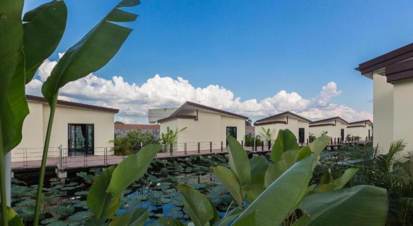 Bua Tara Resort Nong Prue Bagian luar foto