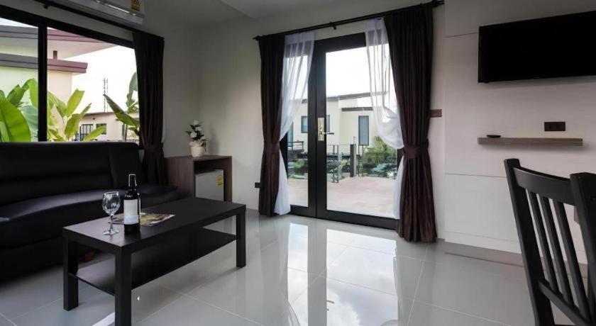 Bua Tara Resort Nong Prue Bagian luar foto