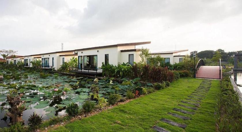 Bua Tara Resort Nong Prue Bagian luar foto
