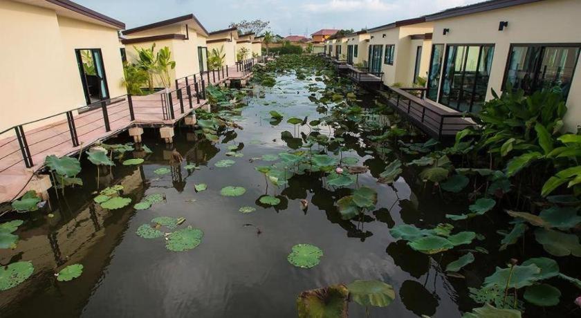 Bua Tara Resort Nong Prue Bagian luar foto