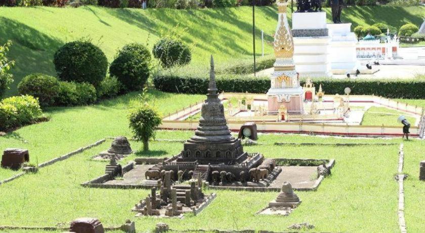 Bua Tara Resort Nong Prue Bagian luar foto