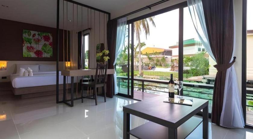 Bua Tara Resort Nong Prue Bagian luar foto