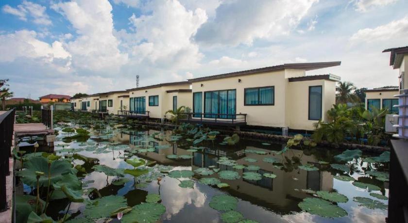 Bua Tara Resort Nong Prue Bagian luar foto